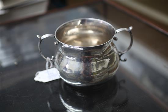 An early Charles II silver porringer, 8.5 oz.